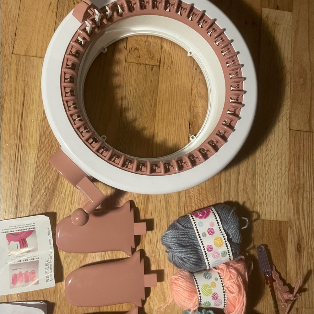 Senevo Knitting Machine New with Box